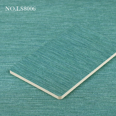 คุณภาพ การตกแต่งภายในบ้าน 8 มม. ถ่านไม้ไผ่ผ้ากันน้ำ PVC Wall Panel โรงงาน